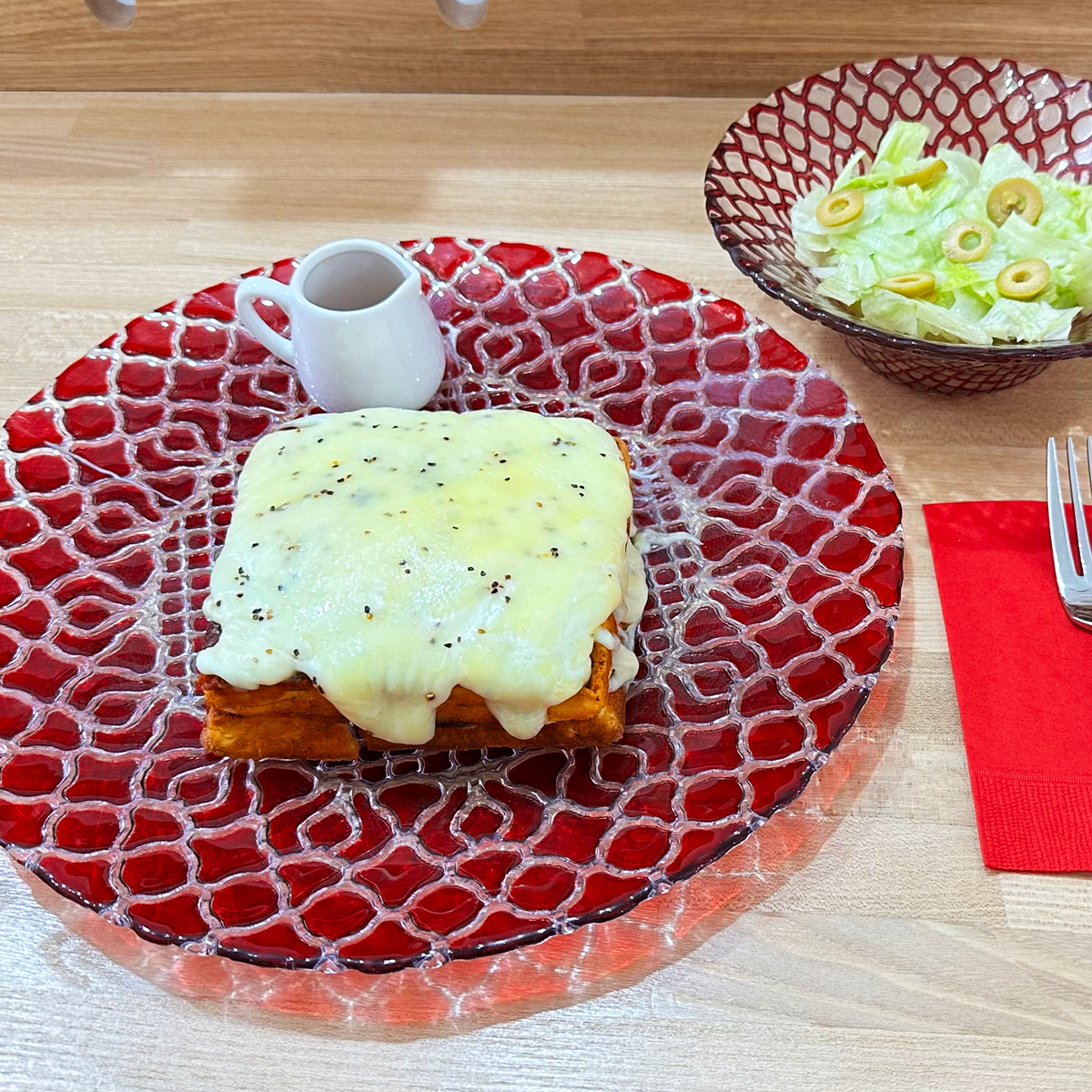 熱海カフェの軽食、クロックムッシュ・ワッフル